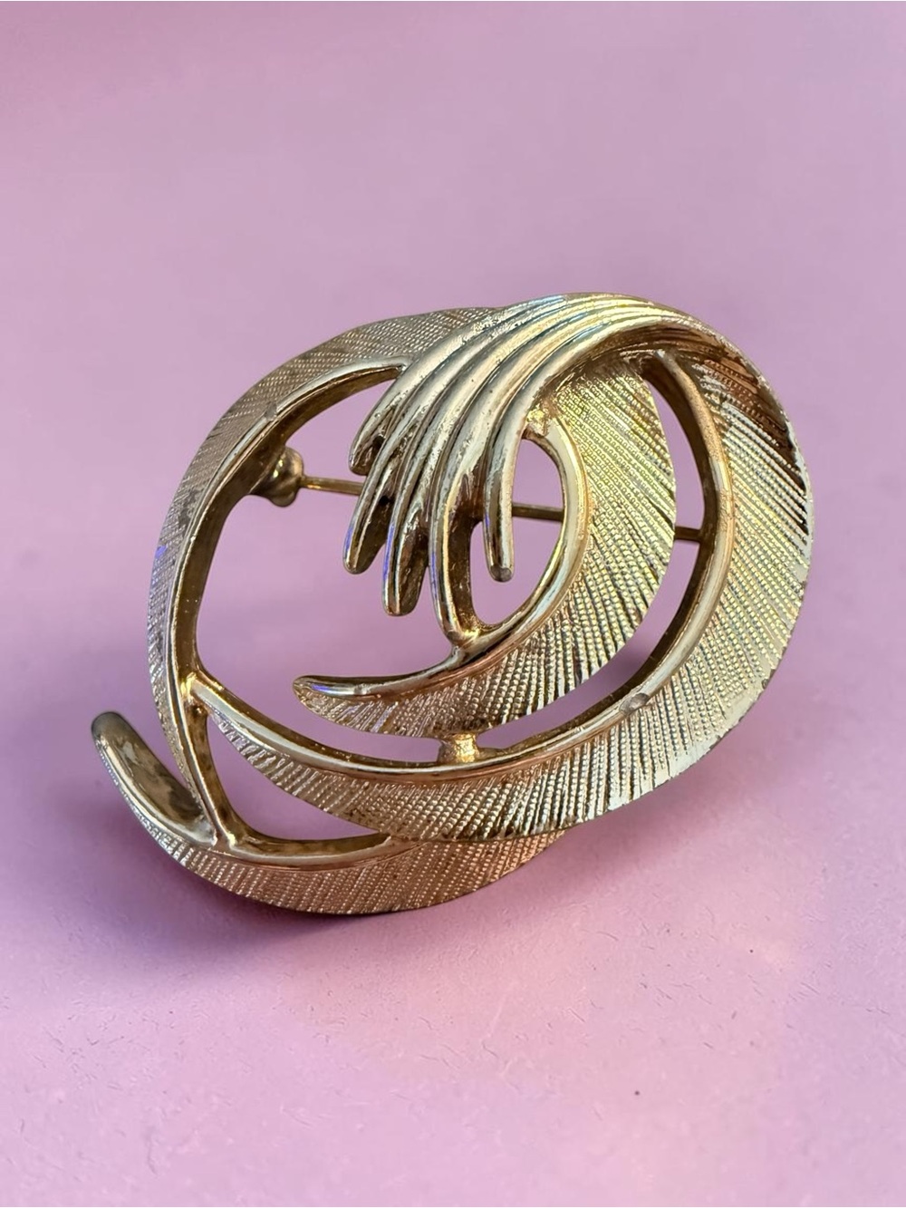 Vintage Sarah Coventry Gold Tone Swirl Brooch Pin Textured Mid-Century Statement